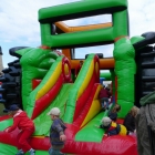 Riesentraktor mit Rutsche